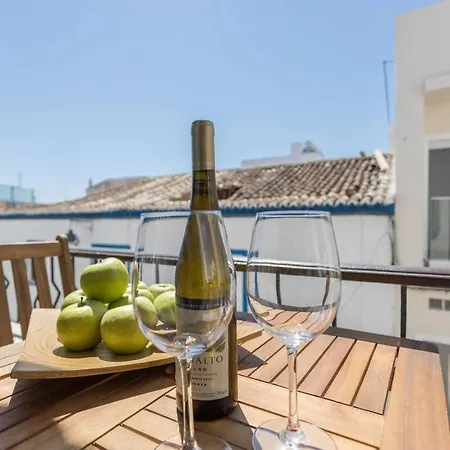 Stories 1 - Sunny Roof Terrace Apartment Alvor